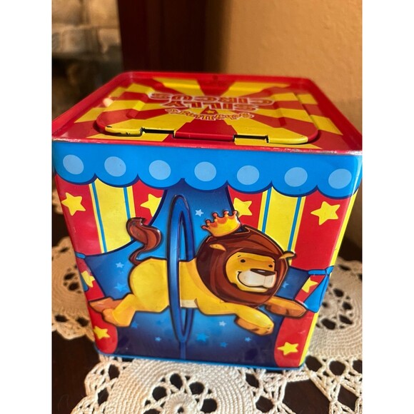 Schylling’s Silly Circus Jack in the Box - Picture 5 of 7